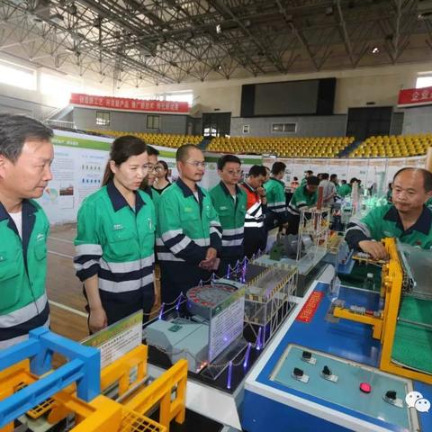 持正革新，演员明星合影与金川路况实时热议